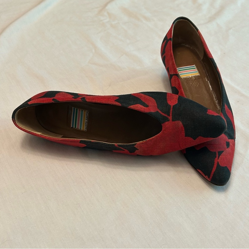 Vintage EUC Fausto Santini Size 37 (US 7) Red Black Floral Leather Wedge Heels